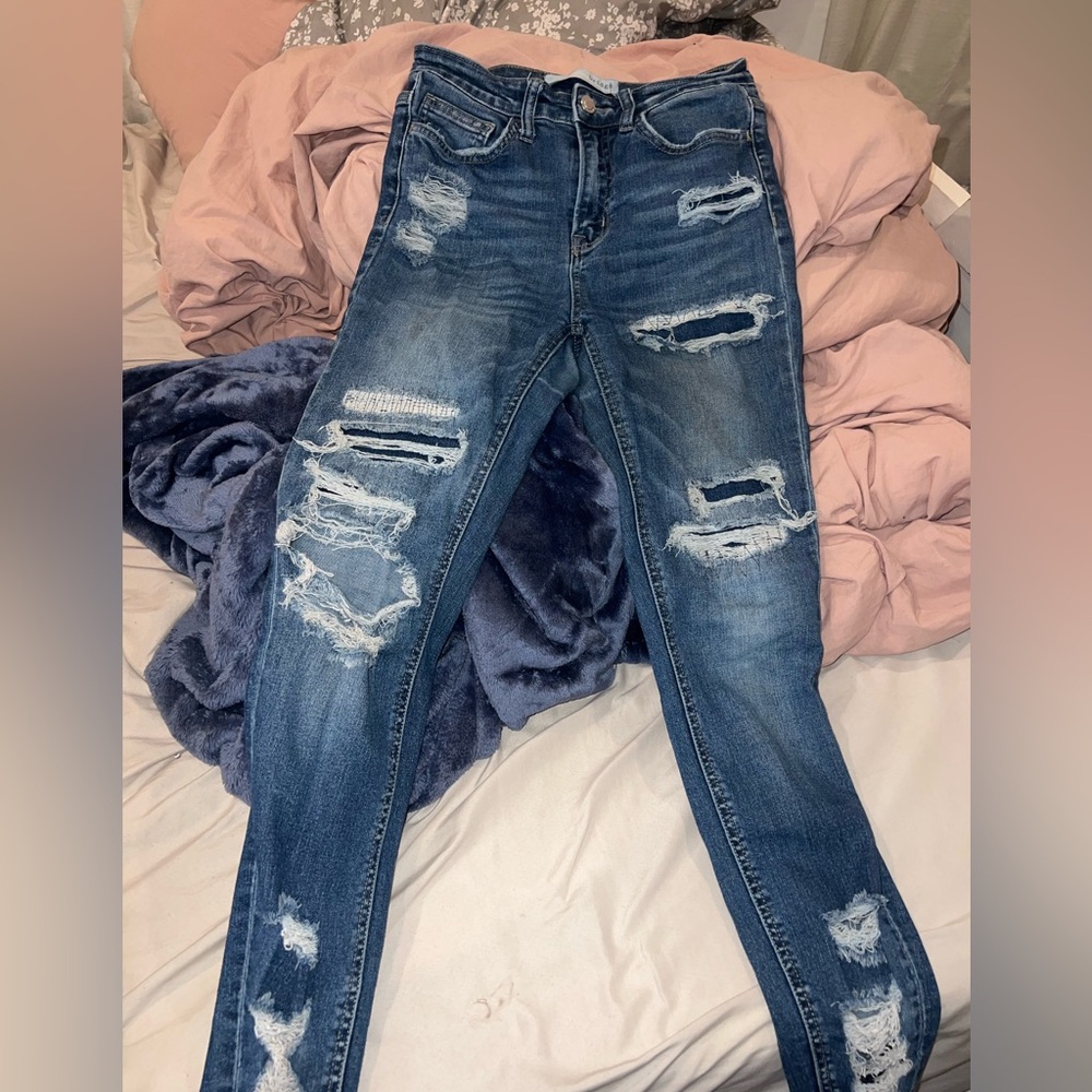 Buckle Ripped jeans